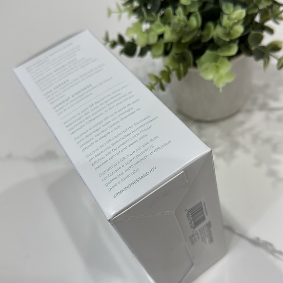 New in Box Tea Tree Special Gift Set - Picture 6 of 7